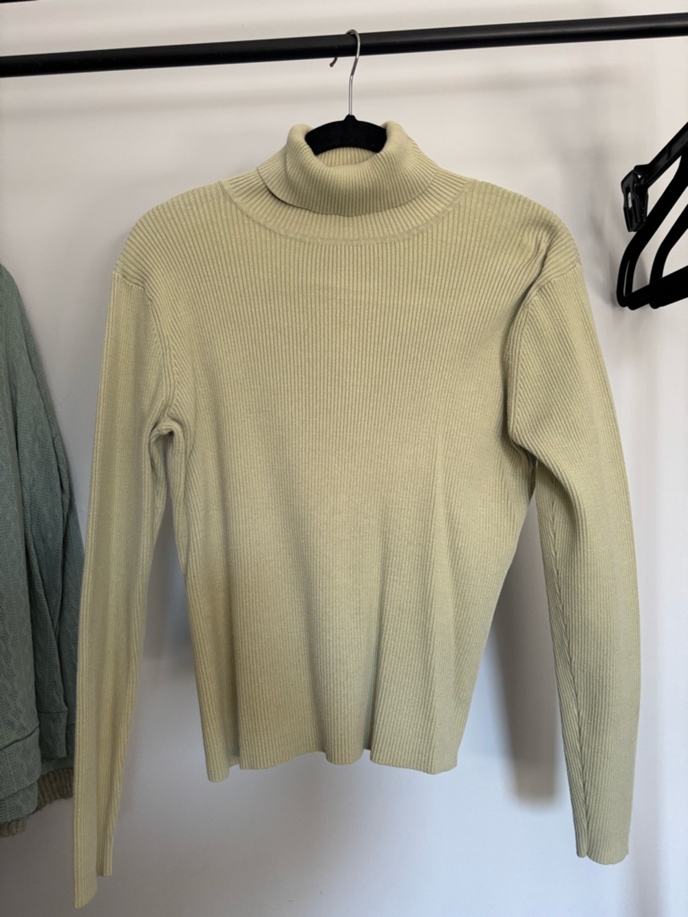 Women’s Green Turtleneck Ribbed Sweater